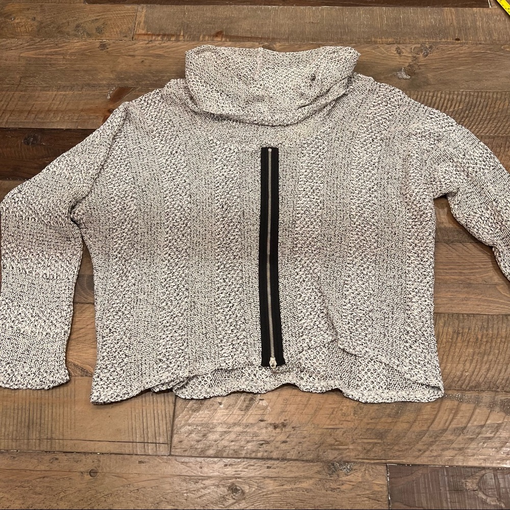 New Comfy USA White Black Turtleneck Zipper Knit Large Sweater.
